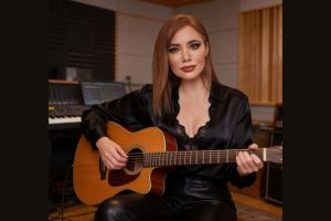 From Heartbreak to Triumph: Just Minnie Bares Her Soul on “At The Edges Of Time”